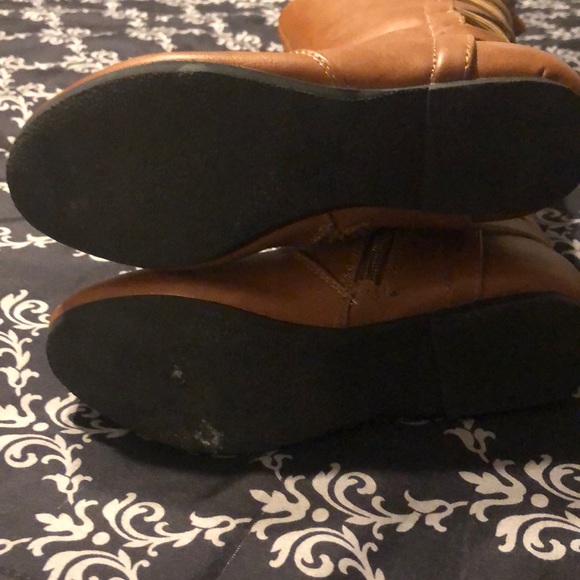 Girls boots (worn just a couple of times) - Picture 3 of 3